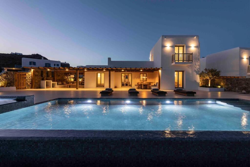 Willa Stephanie With Heated Pool, By Red Windmill Mykonos Town